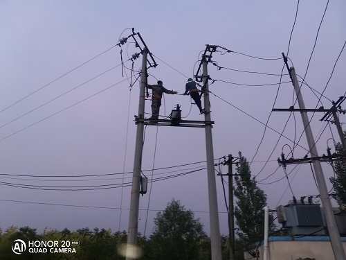1589784905554433.jpg 【寧津水務(wù)】搶修雷擊高壓互感器現(xiàn)場(chǎng).jpg